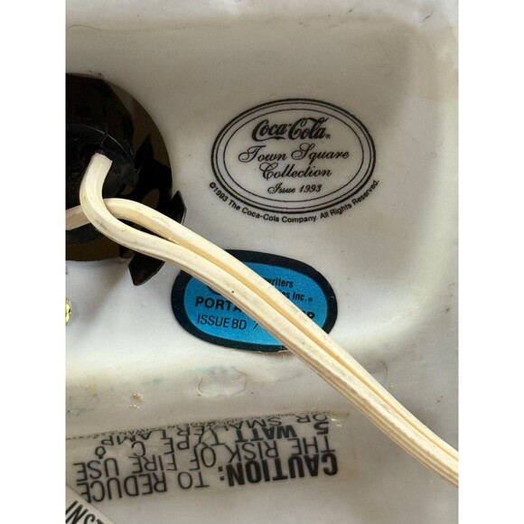 Town Square Collection Coca Cola “Mooney’s Antique Barn” Iluminated RETIRED - Picture 8 of 16